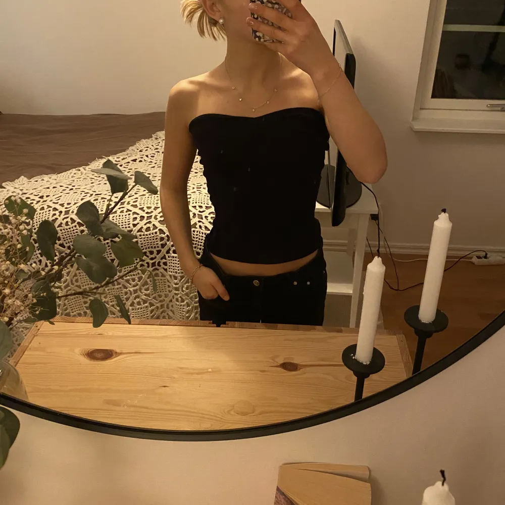 Dundersnygg ärmlös topp, superbasic och supernice på sommaren! Passar till ALLT💕 sitter väldigt skönt och tajt Köparen står för frakt💕. Yläosat.