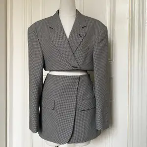 Kostymdress/omgjord kavaj och kjol av 