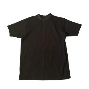 Acne Studios T-Shirt. Bra skick och skulle säga att den är flitigt använd med tanke på att den varit i garderoben alltför länge!