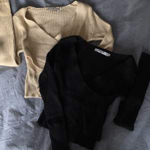 Stickade tröjor från NA-KD i beige och svart, båda är i strl XS. 200kr för båda eller 100kr/st! Frakt tillkommer,pris kan diskuteras 