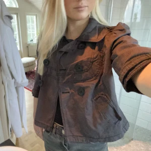 Kortärmad jacka - Supersnygg trendig vårjacka! I nyskick 