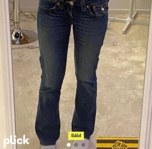 Raka true religion jeans  -  Intresse koll på mina true religion jeans. De är köpta här på Plick och bilderna är lånade.