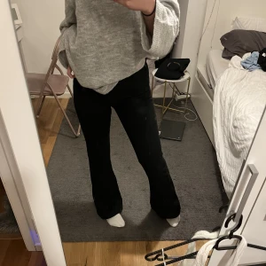 Bootcut jeans  - Bootcut jeans från märket lee i superskönt och stretchigt material ( nypris 1050 kr🤍)
