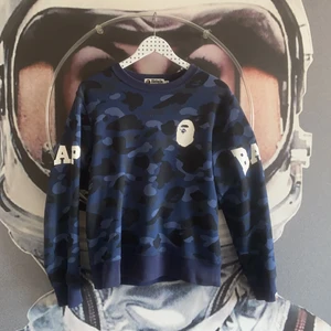 BAPE camo sweater  - 👁 Köpt i bape butiken i New York. 👁 tvättad några enstaka gånger 👁 condition 9/10 