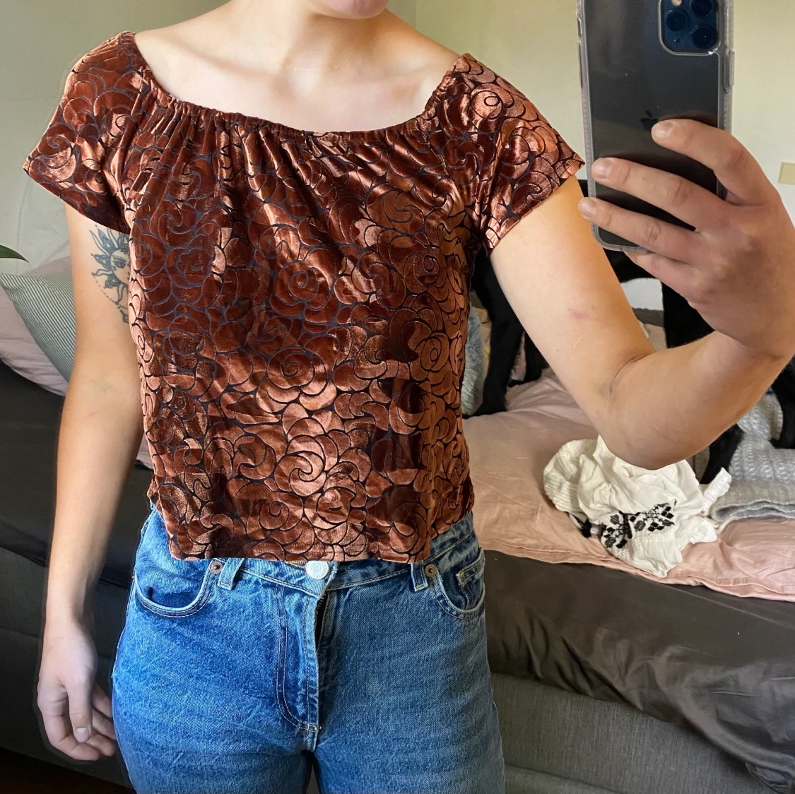 Croptop / blus med öppen rygg  - 90