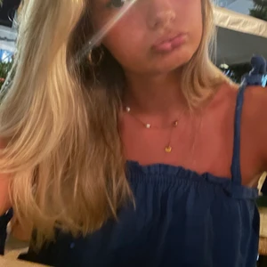 blå topp - min favorittopp!!! den är såå snygg, köpte här på plick för ca 1 år sedan!💙