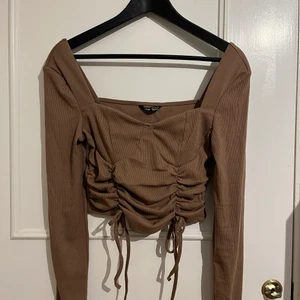 Beige topp - En beige oanvänd topp i strl M.