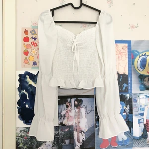 Drawstring ruched top - Jättefin vit topp i nyskick!  Kontakta mig gärna om du har frågor!