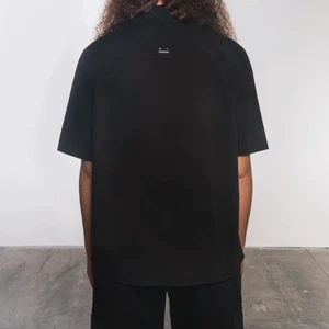 A-DSGN Cargo Shirt - Säljer min Cargo shirt från A-DSGN, använd 2 gånger max så i superfint skick!💙 Köpt för 699