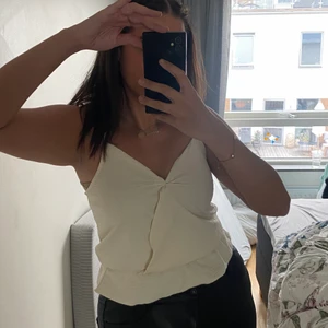 Beige linne  - Aldrig använt endast provat. Storlek M