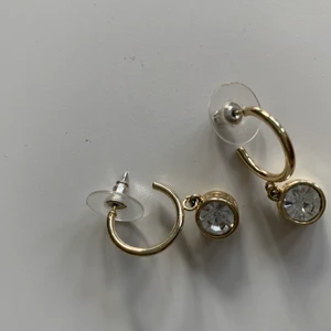 Snö of sweden - Jättefina örhänge från snö of sweden!