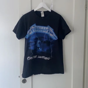 Metallica T-shirt  - Kan frakta men står ej för fraktpriset.