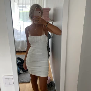 Klänning - ⚠️TRYCK EJ PÅ KÖP DIRELT⚠️ Jätte fin & skön klänning från shein som jag aldrig använt 