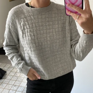 Tröja - Grå jätteskön tröja från tiger of Sweden som inte kommer till användning  