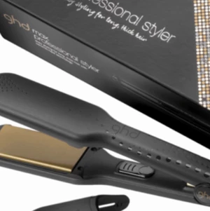GHD plattång  - Plattång från GHD ! Max professionel, bredare för långt , tjockt och lockigt hår ! Jätte fint skick ! Kommer med kartong ! Pris kan diskuteras vid snabb affär 😊
