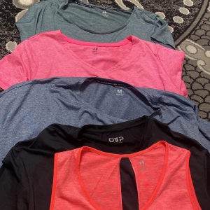Xl - Tränings t-shert i fkn skick säljer allt fem för 350kr