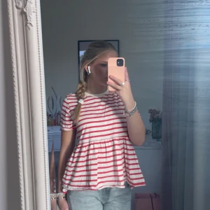 Söt topp💘💘 - Sötaste toppen från zara!😇 Perfekt nu till sommaren!!☀️köpte förra året men kommer tyvärr inte till så mycket användning längre💞💞 Hör av er vid frågor💓