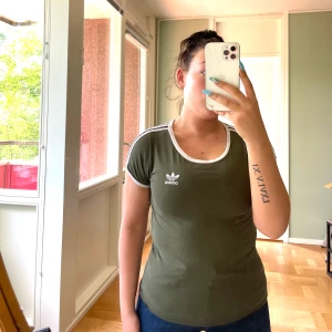 Adidas T-shirt - Kroppsformer T-Shirt Adidas 