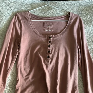 Bella swan shirt - En urringad tröja med bella swan vibe. Den är från märket Flash🍂💌