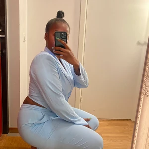 Blå PLT set storlek UK14  - Blå PLT set storlek UK14 har bara använt två gånger. I bra skick. Säljs 50kr styck men 100kr som set