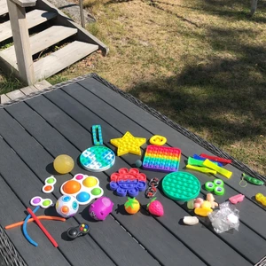 Fidgets  - Fidgettoysen jag säljer kan kosta från 5-50 kr