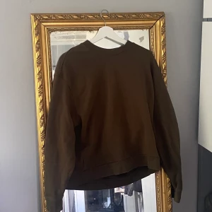 Grön sweatshirt från weekday  - Skön tröja som passar till det mesta 