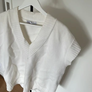 Stickad Zara väst - 🤍