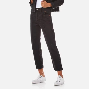 Levi’s altered jeans - Svart/gråa ankellånga straigth Levi’s jeans i storlek w.28. Använda en del men inte använts nu under senaste åren och är inte slitna och har inga fläckar.