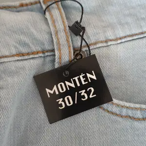 Montén jeans strl 30/32 helt oanvända pga fel storlek
