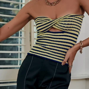 Shein topp - Jättefin randig topp ifrån Shein i storlek s. Aldrig använd. Säljer för 80kr, köparen står för frakt. Skriv för egna bilder 💖