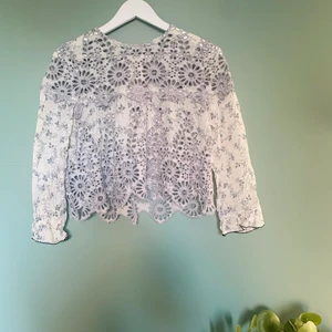 Ganni blus  - Söt somrig blus. Dragkedja bak. Skick utan anmärkning 