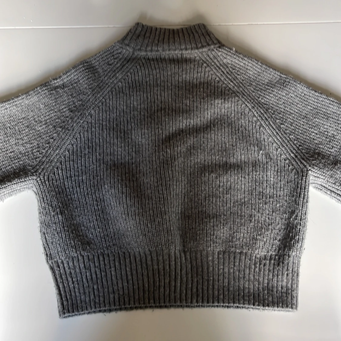 Stickad grå tröja - 90