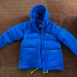 Fjällräven Vinterjacka - Fjällräven expedition down jacket. Knappt använd. Kan hämtas i Danderyd eller skickas.
