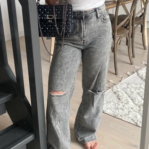 Beshka jeans - Beshka jeans i stl 26. Supersnygg mid-waist model💕