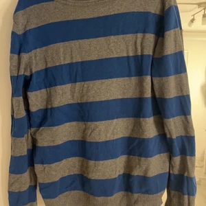 tröja - Säljer en långärmad lite tjockare tröja från Cubus, då den aldrig används! 