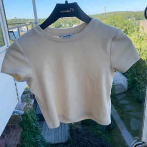 Monki tröja  - Säljer min fina mjuka monki tröja köpt förra året minst inte hur mycket den kostade💕 frakt 29kr💕