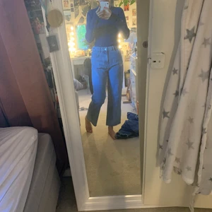 Ljus blå zara jeans  - Ljusblå cropped jeans från zara 