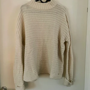 Stickad tröja  - Från Holly @ White