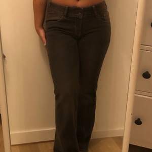 Low waisted jeans från H&M, inte använda, slutsålda i butik