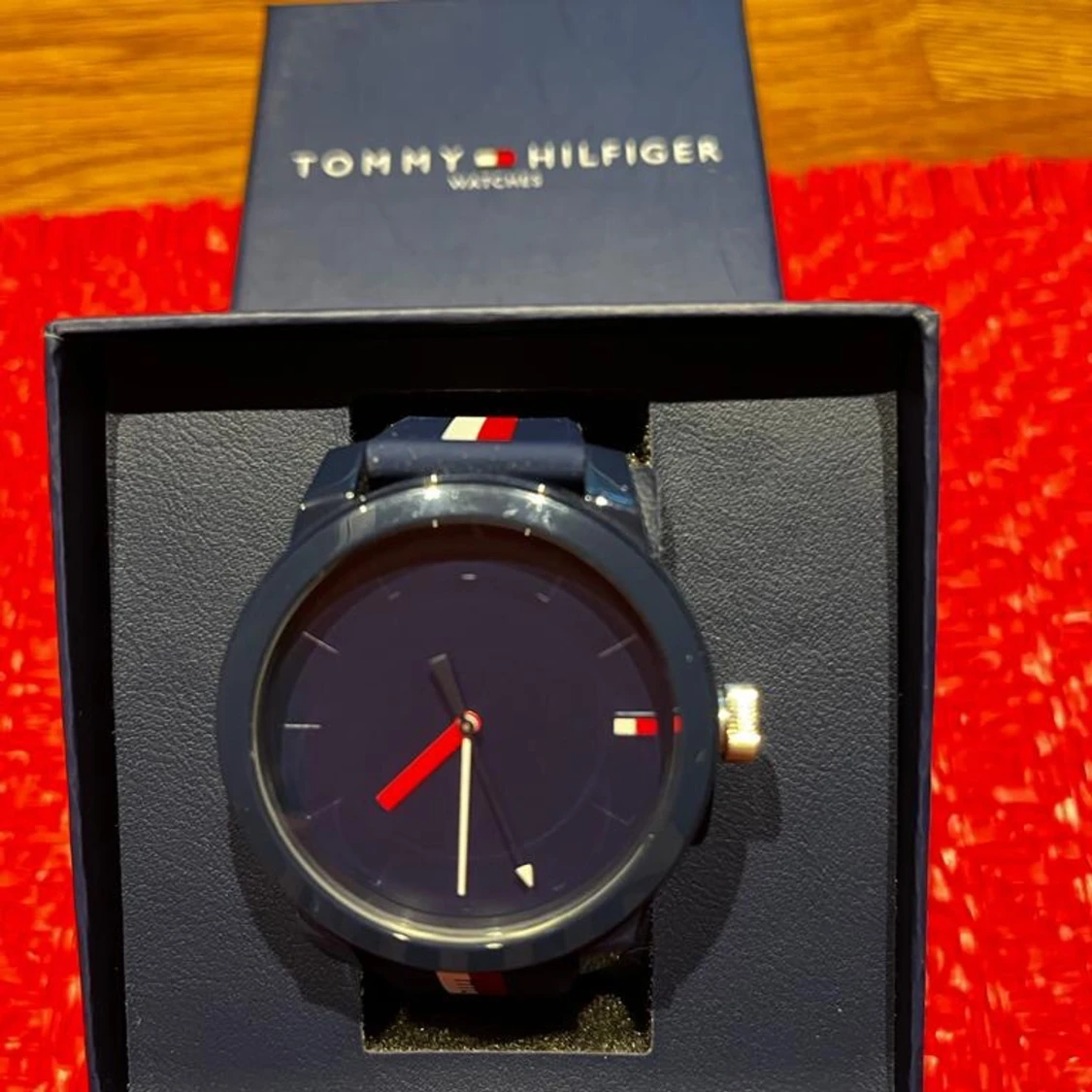 Tommy Hilfiger klocka  - 90