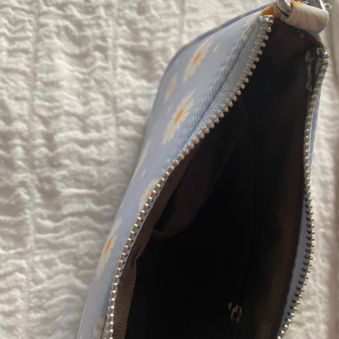 Handväska med hamomile blommor motiv  - 90