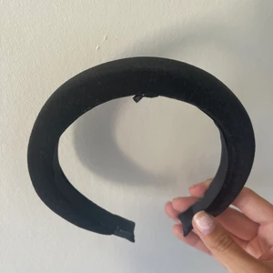 Diadem - Svart diadem! (Köparen står för frakt)