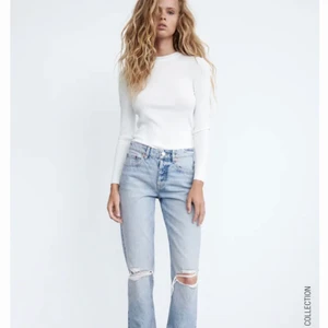Zara jeans - Säljer ett par zara jeans som är köpta i vintras för 359 kr💗 nästan aldrig använda och har inte defekter.💗🙏 priset kan diskuteras!!