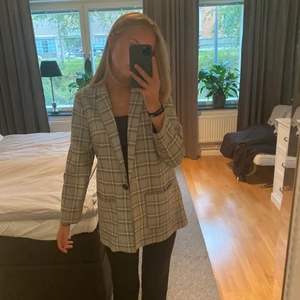 Kostymjacka - Säljer denna fina kostymkappan💗