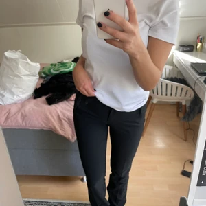 Svarta kostymbyxor  - Ett par helt oanvända kostymbyxor från NA-KD!