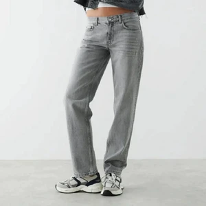 gina tricot low waist - säljer dessa as snygga jeans som jag haft i några veckor, men har hittat andra jeans jag vill köpa! Obs, många intresserade köp direkt för 550 kr