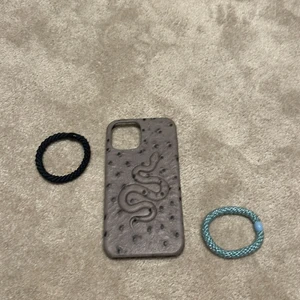 Mobil skal iPhone 12 Pro Max  - Jag säljer detta mobil skal från case factory, väldigt snyggt läder skal! Rekommenderar verkligen💋