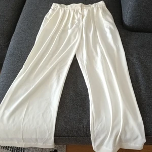 White trouser from Mango size xs-s - Once weared , elegant, great for summer and suit who are 150cm to 160cm tall.