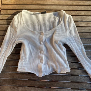 vit blus - ganska liten och mycket använt. nytt, vitt, kroppat