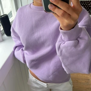 Fin rosa tröja  - Säljer min rosa tröja ifrån Gina tricot i storlek M💕 Varm och perfekt nu inför hösten🍂🍁💕